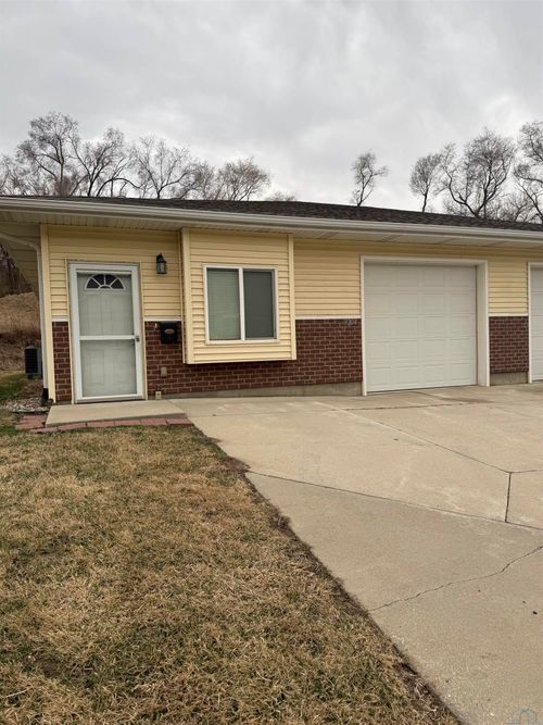 3204 Parkview Blvd, Sioux City, IA, 51105-2841 | Card Image