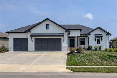 1101 Sw Conch Circle, House other with 4 bedrooms, 3 bathrooms and null parking in Lee's Summit MO | Image 1