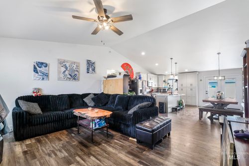 498 Jesse Ave, Twin Falls, ID, 83301-1007 | Card Image