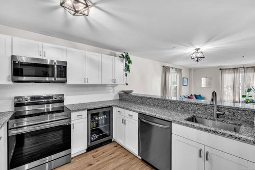 apt-109-49 Rose St, Branford, CT, 06405-3795 | Card Image