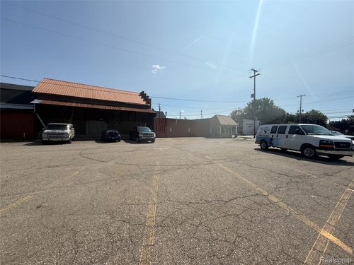 320 W Flint St, Davison, MI, 48423-1060 | Card Image