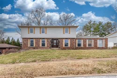 114 Lea Meadows Dr, Ballwin, MO, 63011-3825 | Card Image