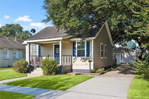570 Lebeau St, Arabi, LA, 70032-1528 | Card Image