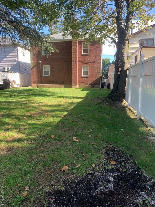 71 Evergreen Ave, Lynbrook, NY, 11563-3292 | Card Image