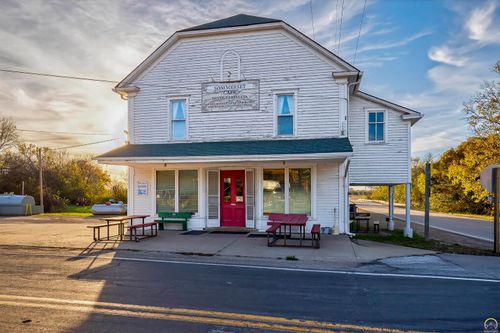 5701 Sw Douglas Rd, Topeka, KS, 66610-9734 | Card Image