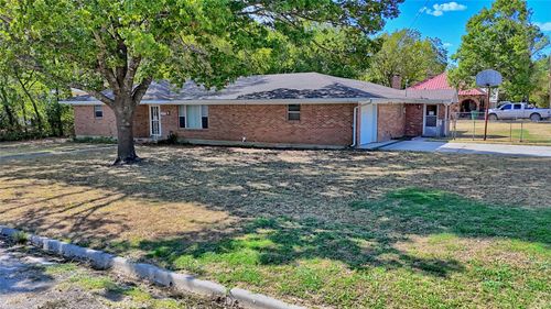 105 E Pecan St, Saint Jo, TX, 76265-2183 | Card Image