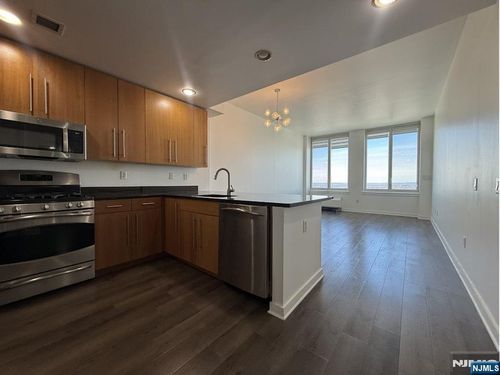 600 12th, Palisades Park, NJ, 07650 | Card Image