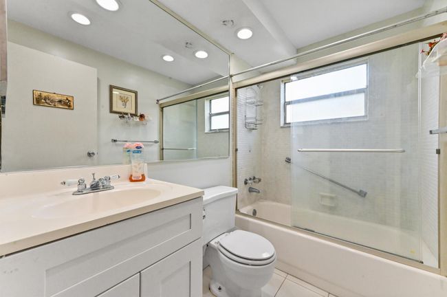 104 Saxony C, Condo with 2 bedrooms, 2 bathrooms and null parking in Delray Beach FL | Image 20