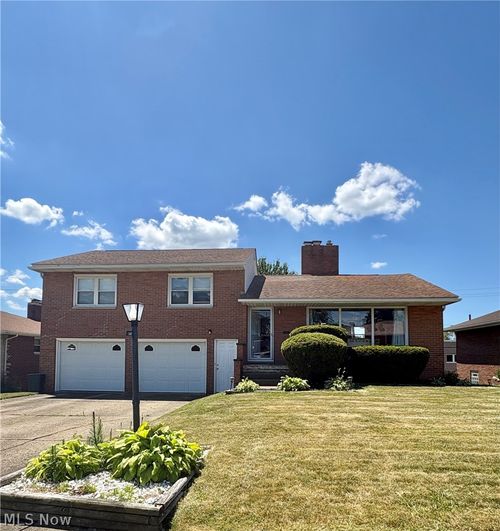 1407 W Valentine Cir Nw, Canton, OH, 44708-3136 | Card Image