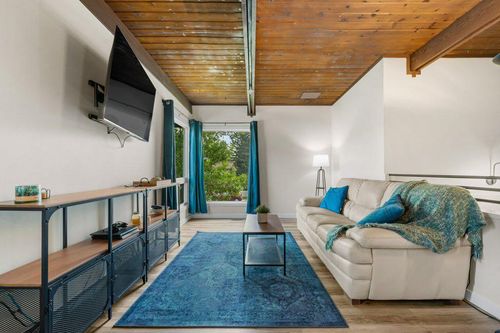 {{alt}} | Card Image