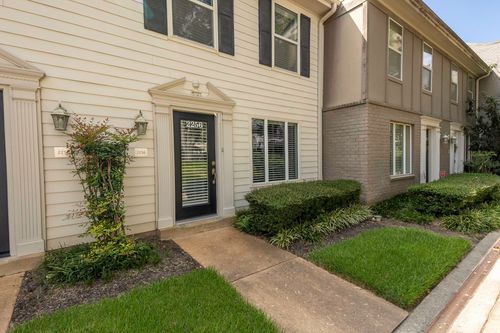 2256 W Germantown Sq, Germantown, TN, 38138-4800 | Card Image