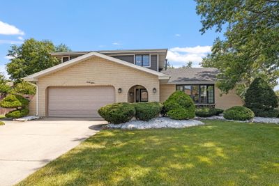 9015 S 87th Avenue, House other with 4 bedrooms, 3 bathrooms and 2 parking in Hickory Hills IL | Image 2