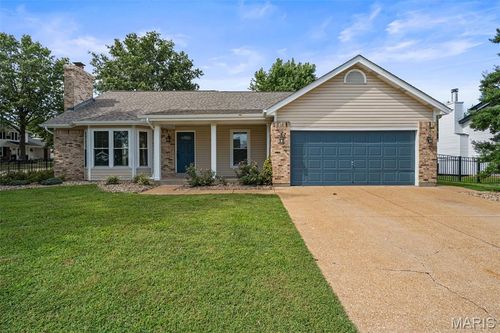 3035 Arrowhead Point Dr, Saint Louis, MO, 63129-5251 | Card Image