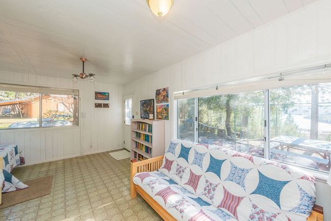 Middle Cabin | Image 27