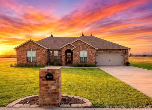 2010 E Creek Side Rd, Stigler, OK, 74462-2952 | Card Image
