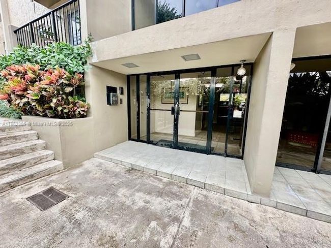 APT-207 - 110 Salamanca Ave, Condo with 2 bedrooms, 2 bathrooms and null parking in Coral Gables FL | Image 11