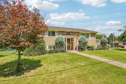 62 Central Ave, N Versailles, PA, 15137-1102 | Card Image