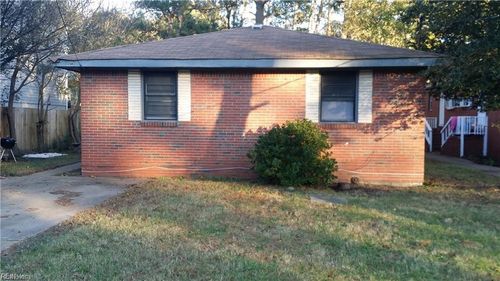 b-9560 12th Bay St, Norfolk, VA, 23518-1305 | Card Image