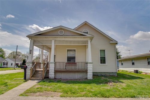 300 Clay Street, Jerseyville, IL, 62052 | Card Image