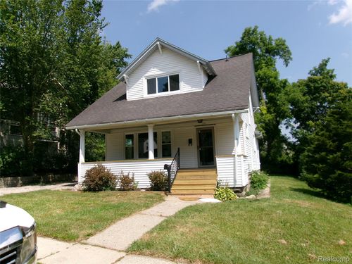 216 E Washington St, Howell, MI, 48843-2343 | Card Image