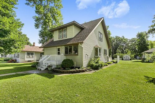 645 Main Street S, Hutchinson, MN, 55350 | Card Image
