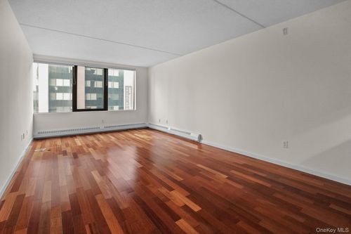 ph118-4 Martine Ave, White Plains, NY, 10606-4016 | Card Image