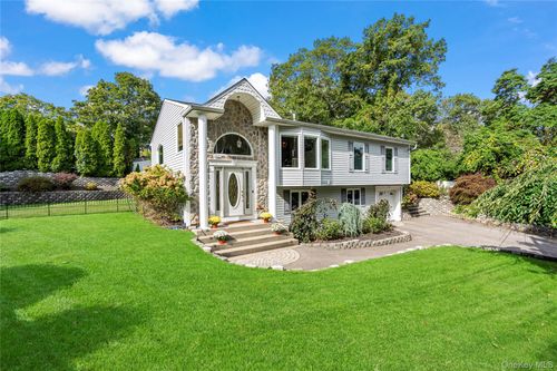 32 Locust Dr, Rocky Point, NY, 11778-9270 | Card Image