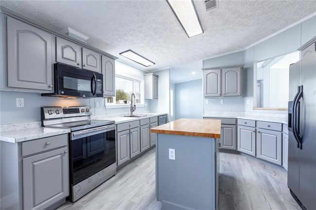10285 Sw 112 Th Ave, House other with 3 bedrooms, 2 bathrooms and null parking in Brooker FL | Image 9