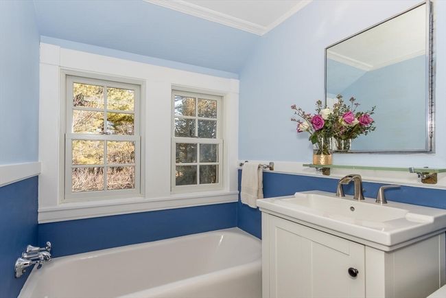 204 Ridge St, House other with 6 bedrooms, 4 bathrooms and 12 parking in Millis MA | Image 31