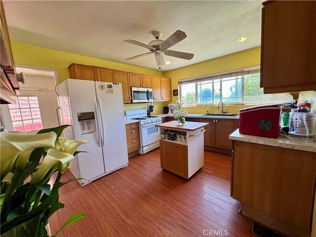 Laminate wood flooring in Kitchen | Image 21