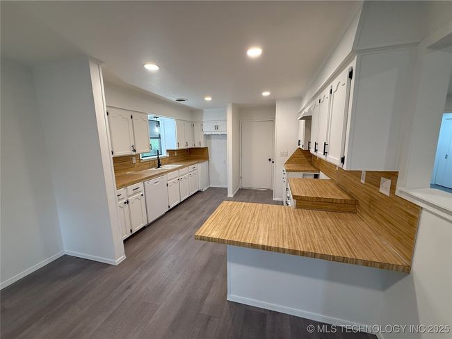 1402 Se 9 Th St, House other with 3 bedrooms, 2 bathrooms and null parking in Wagoner OK | Image 8