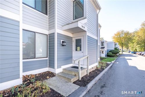 69-69 Olcott Way, Ridgefield, CT, 06877-3938 | Card Image