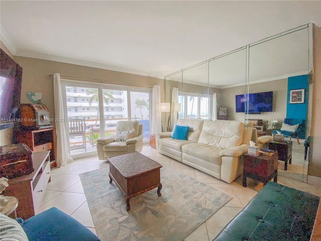 306e - 1750 S Ocean Blvd, Condo with 2 bedrooms, 2 bathrooms and null parking in Lauderdale By The Sea FL | Image 2