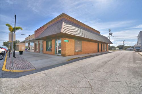 22 E Wall St, Frostproof, FL, 33843-2103 | Card Image