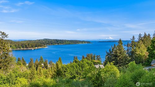 6715 Ne Dapple Ct, Bainbridge Island, WA, 98110-2053 | Card Image