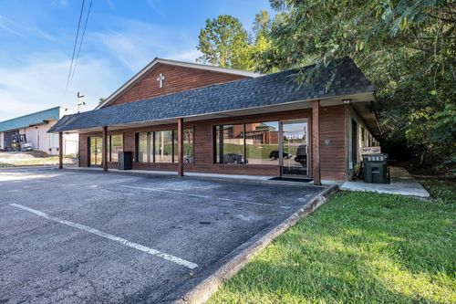 1213 W Gaines St, Lawrenceburg, TN, 38464-3142 | Card Image