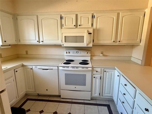 1004 Scissortail Dr, Clinton, OK, 73601-5433 | Card Image