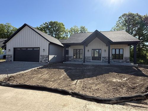 W208N16278 Renee Way, Jackson, WI, 53037-9470 | Card Image