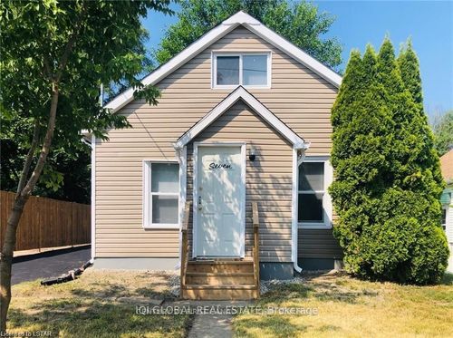 {{alt}} | Card Image