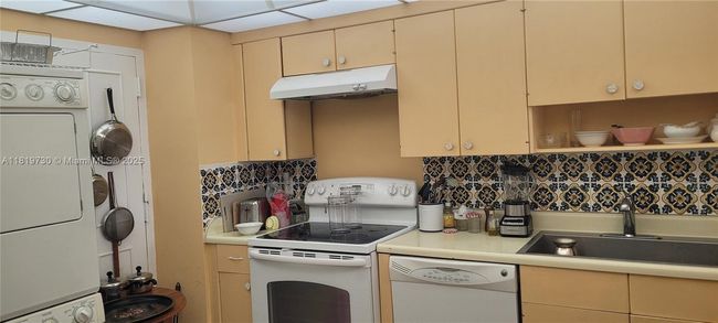 APT-611 - 3475 S Ocean Blvd, Condo with 1 bedrooms, 2 bathrooms and null parking in Palm Beach FL | Image 11