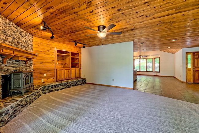 2403 Hidden Valley Rd, Home with 3 bedrooms, 3 bathrooms and 2 parking in Hiawassee GA | Image 21