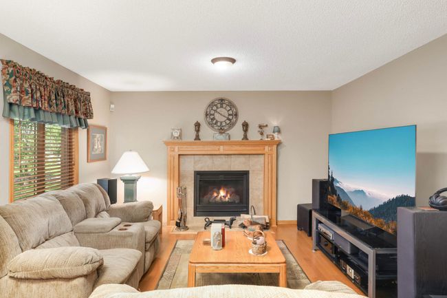 Living room with gas fireplace. | Image 20