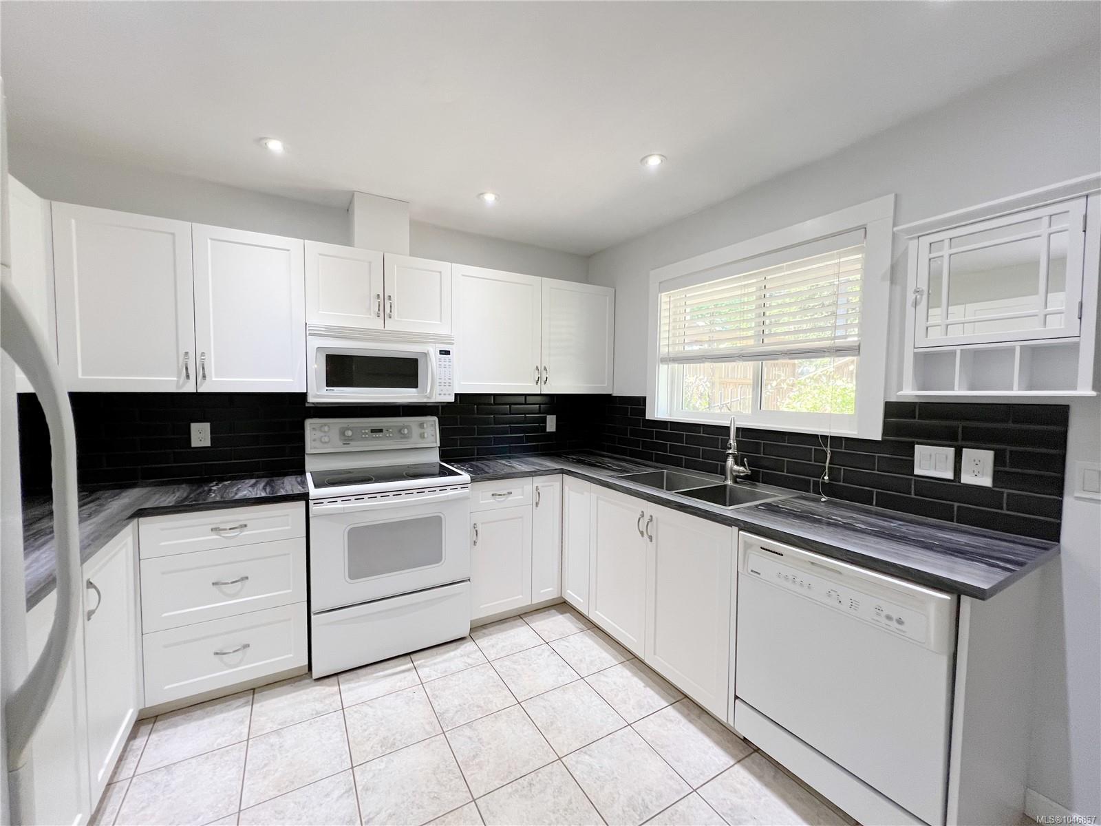 Residential in Gold River 5
