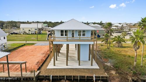 11064 Manhatten St, Bay Saint Louis, MS, 39520-7607 | Card Image