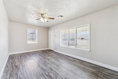 911 Sandra Drive, Midwest City, OK, 73110 | Card Image