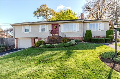 17 Woodview Dr, Cranston, RI, 02920-1246 | Card Image