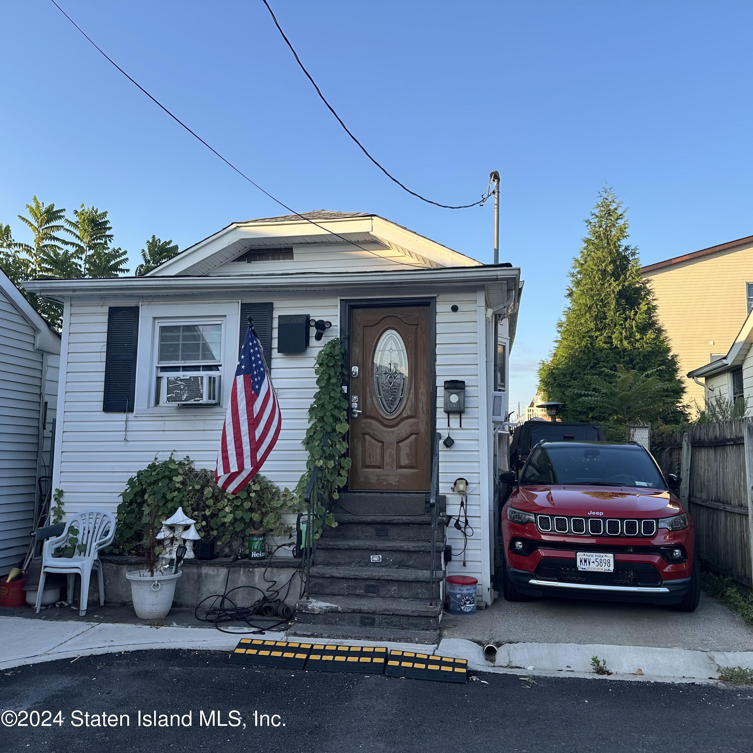 Milbank Rd, Staten Island, NY 10306