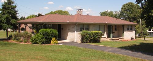 1401 Ellington Dr, Lafayette, TN, 37083-1922 | Card Image
