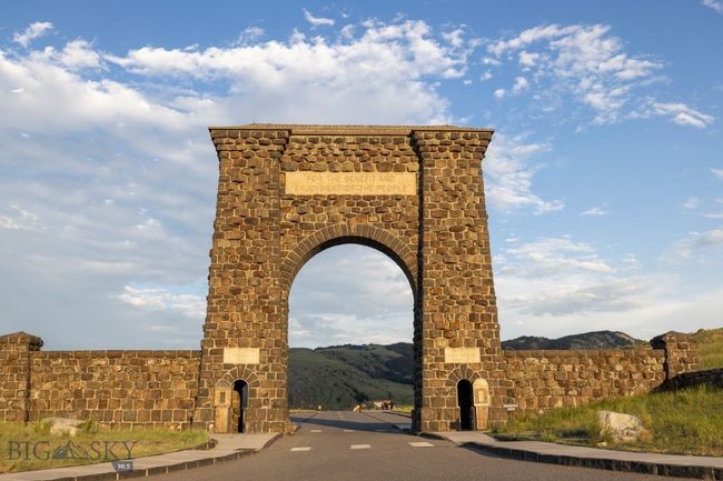 Historic Roosevelt Arch. | Image 15