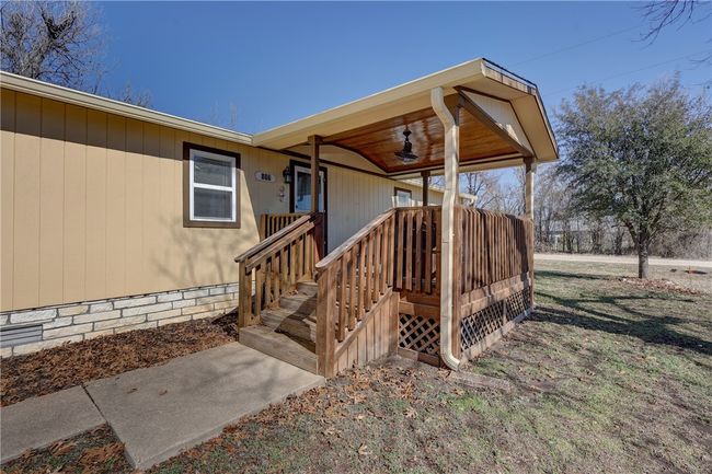 117 E Denmark St, House other with 3 bedrooms, 2 bathrooms and 2 parking in Walnut Springs TX | Image 4
